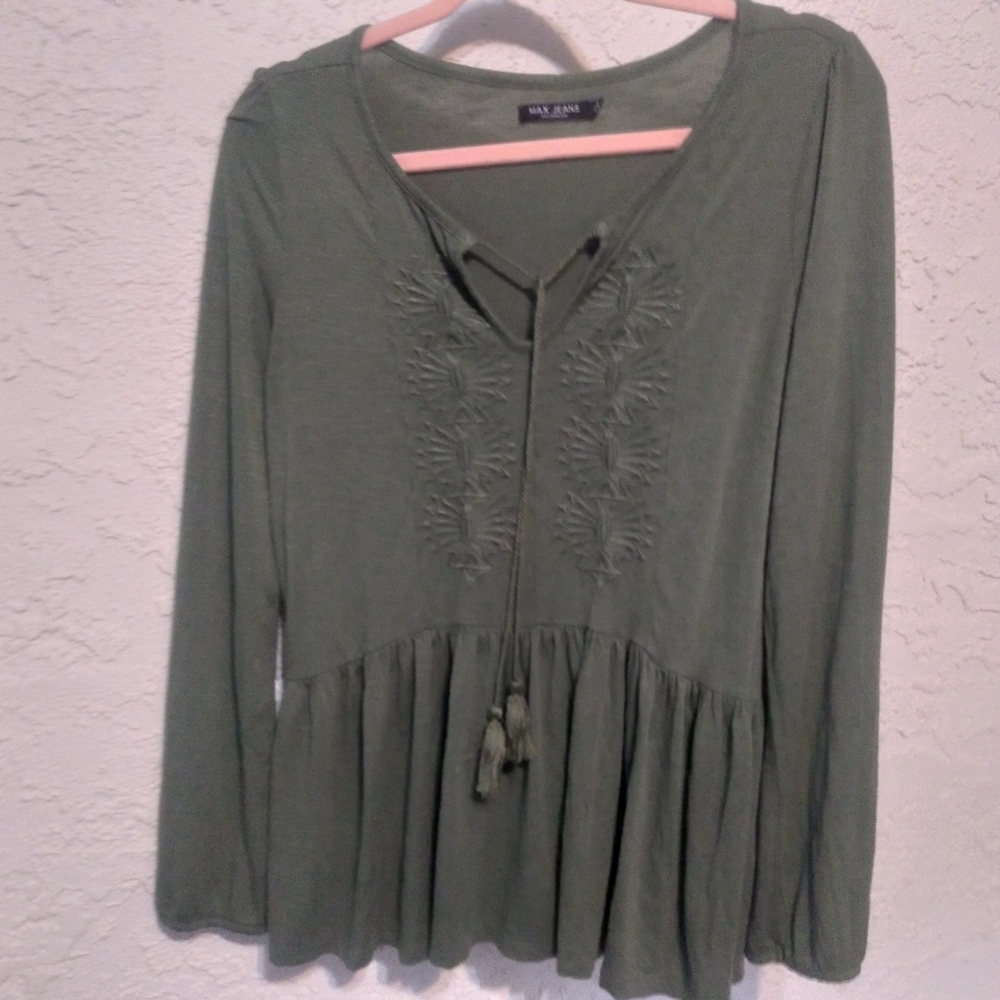 MAX Jeans | Sm. Boho style embroidered tunic with tassles